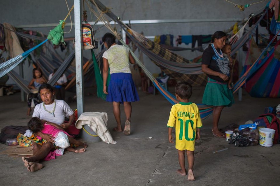Refugiados indígenas venezuelanos em um abrigo temporário em Pacaraima, em fevereiro de 2018 | MAURO PIMENTEL/AFP