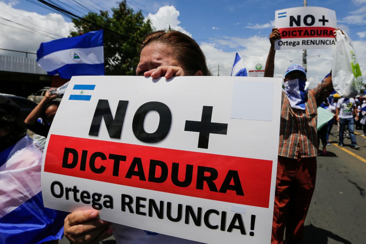 Manifestantes protestam contra a ditadura de Daniel Ortega | INTI OCON/AFP