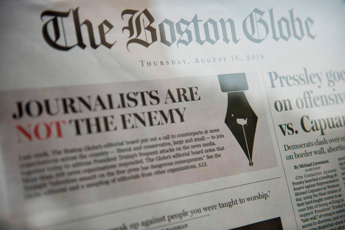 Capa do jornal Boston Globe, que liderou campanha contra os ataques de Trump à imprensa | ERIC BARADAT/AFP
