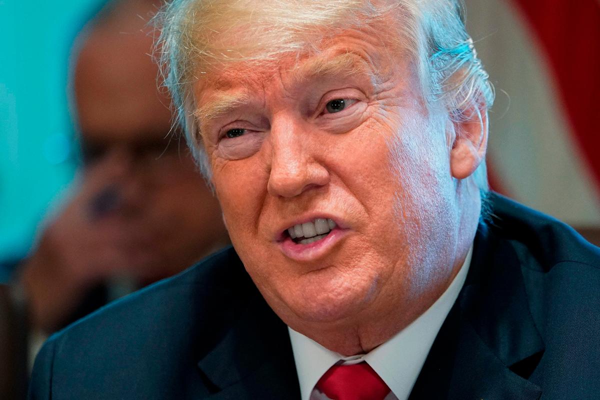 Trump retirou a credencial de segurança de Brennan alegando que tinha de fazer "algo" sobre a investigação "manipulada" da interferência russa na eleição presidencial norte-americana de 2016 | MANDEL NGAN/AFP