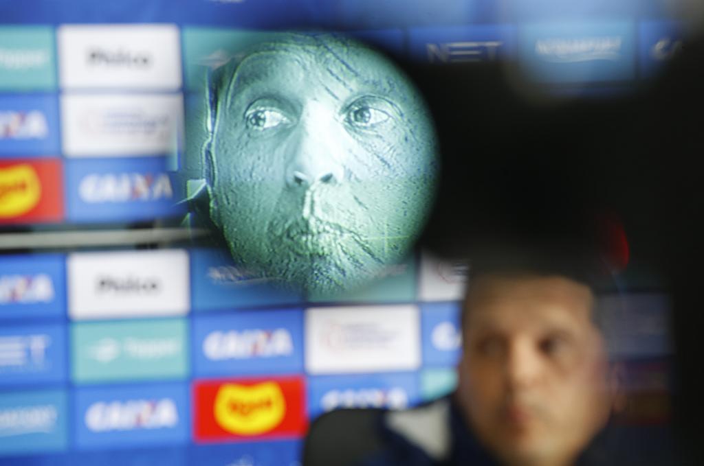 Técnico do Paraná Clube, Claudinei Oliveira gostou da atuação do time no segundo tempo contra o Inter, mas saiu na bronca com o apito. | Jonathan Campos/Gazeta do Povo