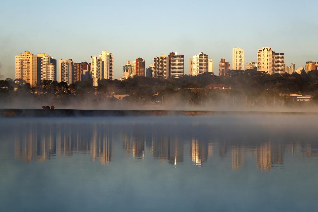 Frio vem acompanhado de céu aberto, sem nuvens. | Aniele Nascimento/Gazeta do Povo