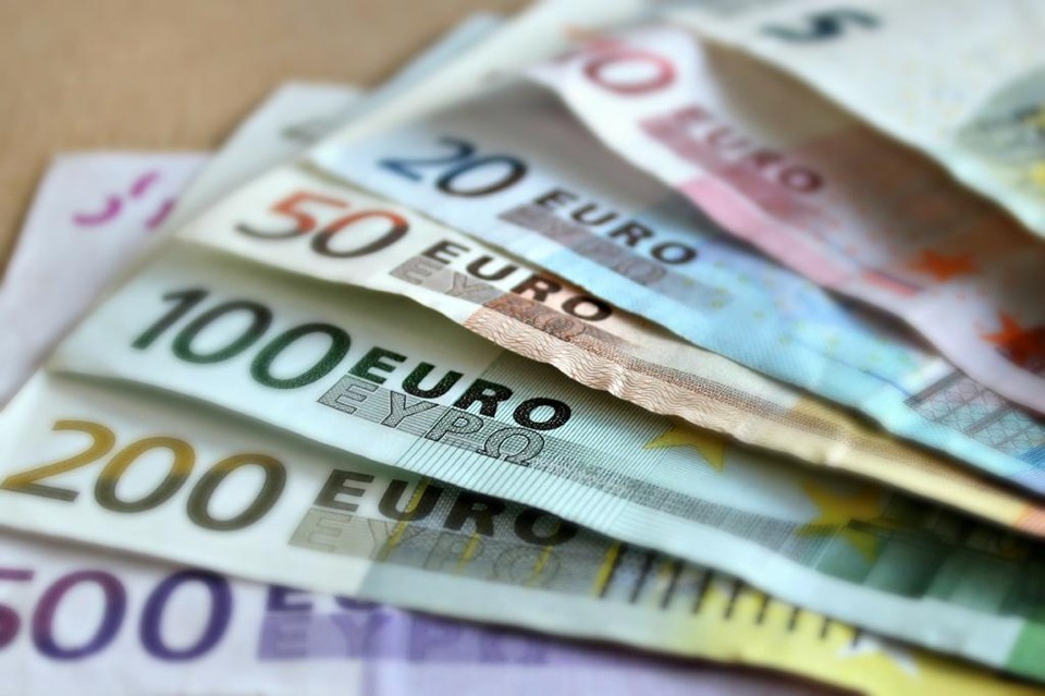 Nas casas de câmbio, a cotação do euro turismo está acima de R$ 4,90. | martaposemuckel/Pixabay