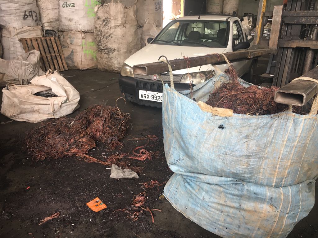 Cobre foi encontrado em galpão na Cidade Industrial de Curitiba. | Divulgação/Polícia Civil