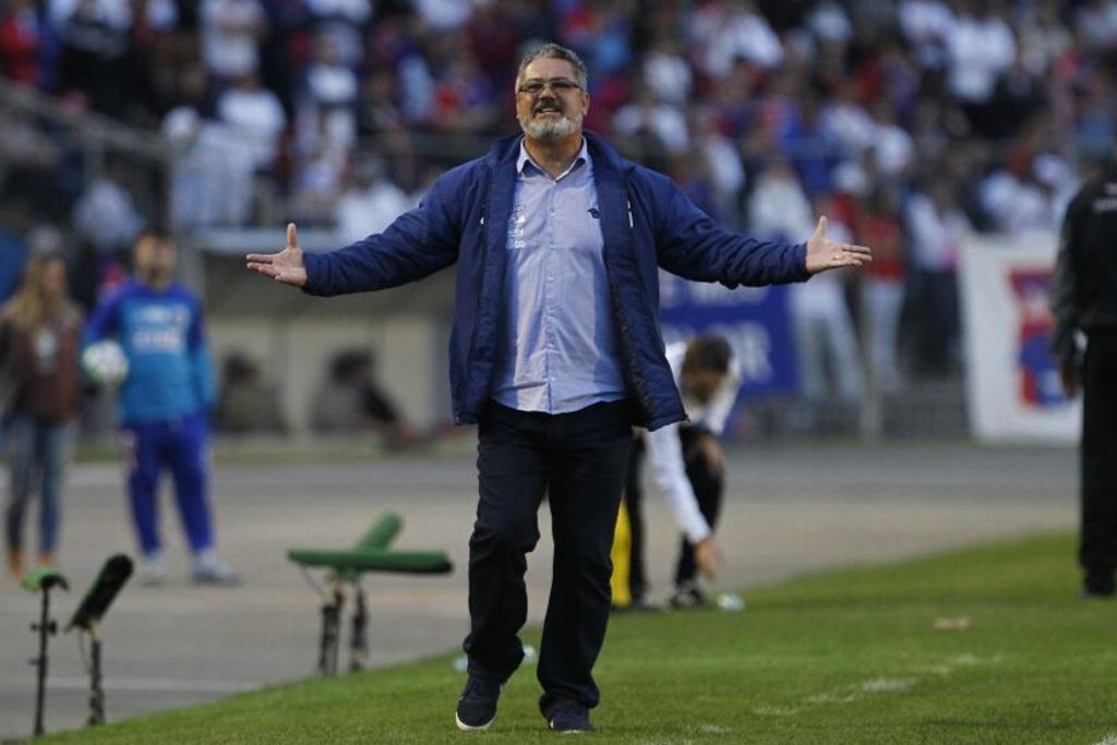 Micale lamenta durante o jogo contra o Ceará. | /André Rodrigues/Gazeta do Povo