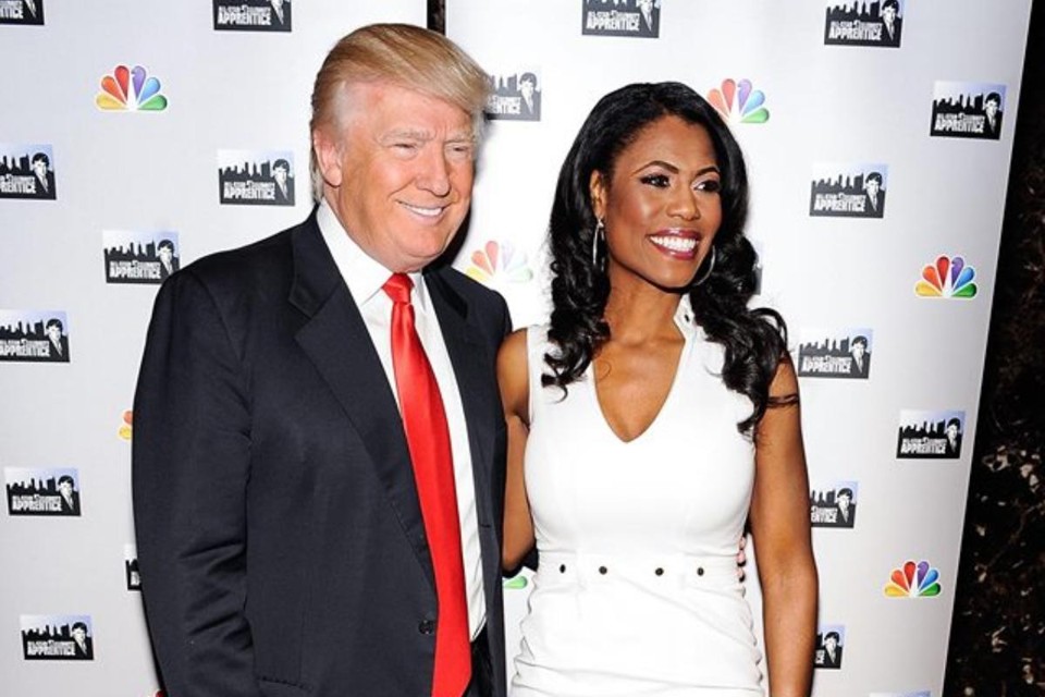 O presidente Donald Trump e Omarosa Manigault Newman, autora de livro que faz várias denúncias ao presidente, em foto de 2016 | Reprodução/ Facebook/ OfficialOmarosa