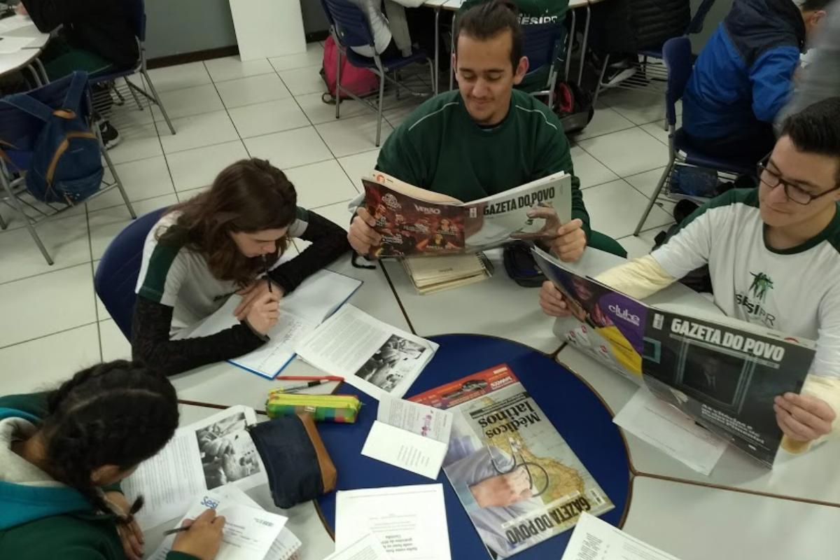 Alunos do 8º ano do colégio do Boqueirão, durante a realização das atividades do LeP |