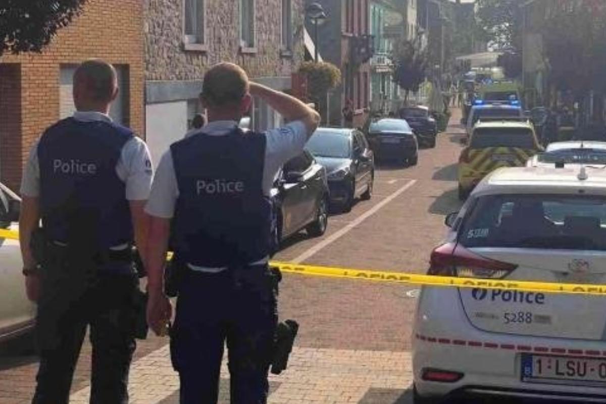 Policiais belgas cercam área próxima ao incidente, em Plombières | Mehdi Mnaouar/Twitter