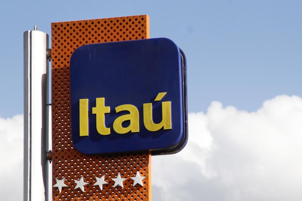 Fachada do Itaú. | Daniel Castellano/Gazeta do Povo