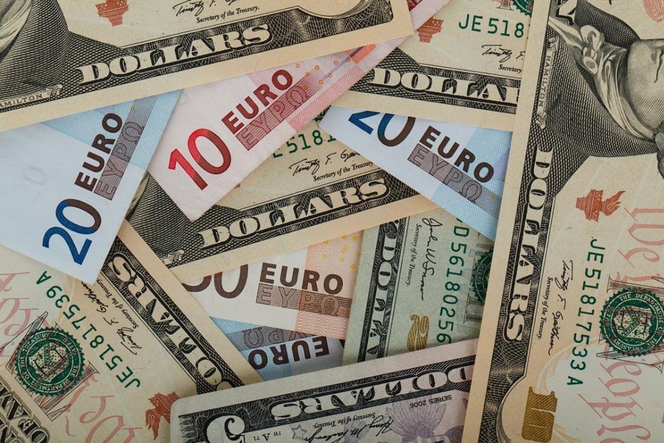 Euro e dólar podem ser alternativas ao bolívar | Pixabay
