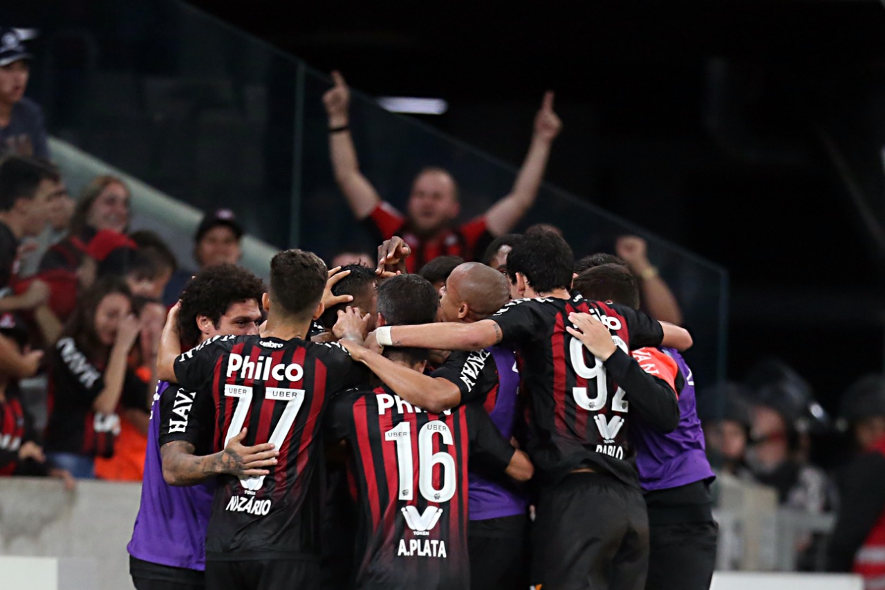 Comemoração do Furacão na Arena. | Albari Rosa/Gazeta do Povo