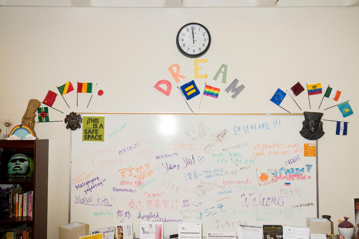 O Dream Center do Skyline College é uma das 40 unidades de ensino que apoiam estudantes sem um status legal nos EUA | JAMES TENSUAN/NYT