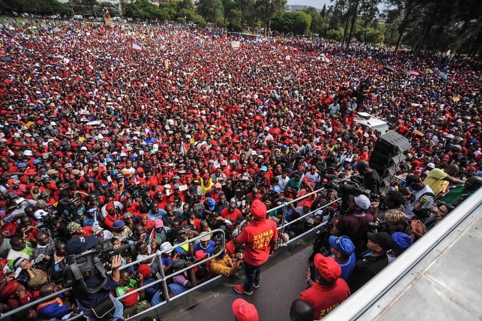 Mobilização do partido radical EFF, de extrema-esquerda, que defende a expropriação de terras na África do Sul | Divulgação/EFF