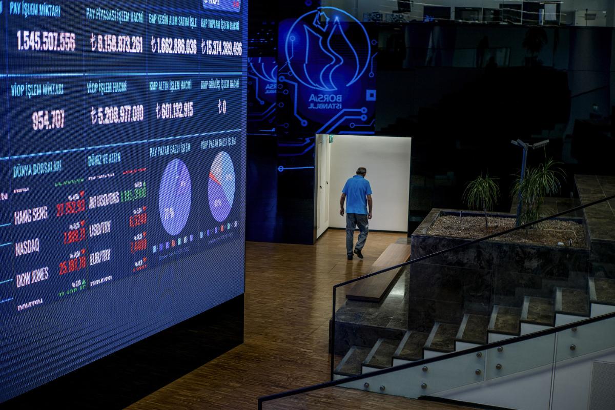 Painel mostra desempenho da Bolsa de Istanbul | Ismail Ferdous/Bloomberg