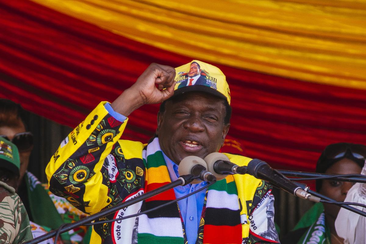 Emmerson Mnangagwa pode ter sido eleito para a presidência do Zimbábue com o apoio dos militares que derrubaram Mugabe | Waldo SwiegersBloomberg