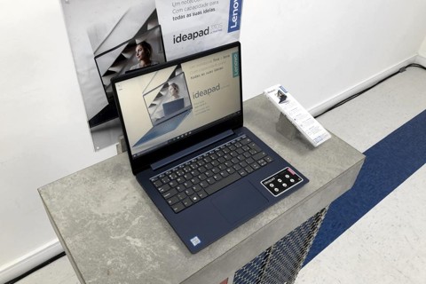 IdeaPad 330S, novo notebook da Lenovo, traz recursos premium para a faixa dos R$ 3 mil O novo IdeaPad 330S. | Rodrigo Ghedin/Gazeta do Povo