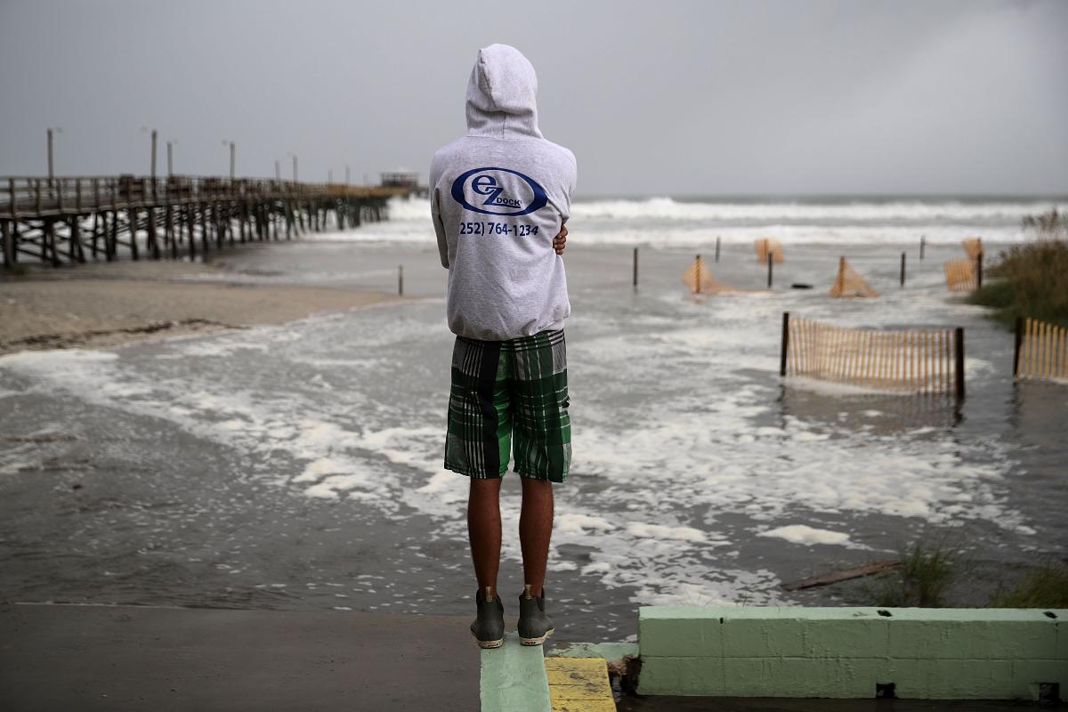 Maré alta em Atlantic Beach, Carolina do Norte, Estados Unidos | CHIP SOMODEVILLA/AFP