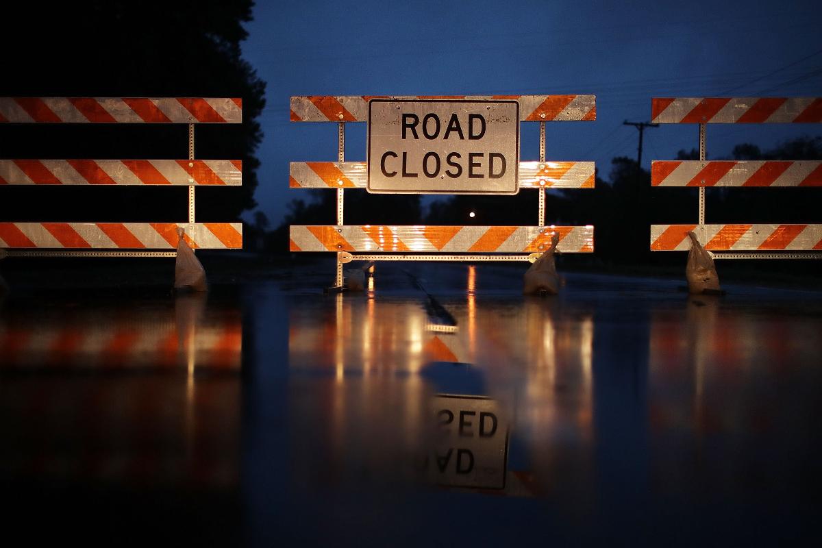 Estrada bloqueada por causa do furacão Florence: 11 mortes confirmdas | CHIP SOMODEVILLAAFP