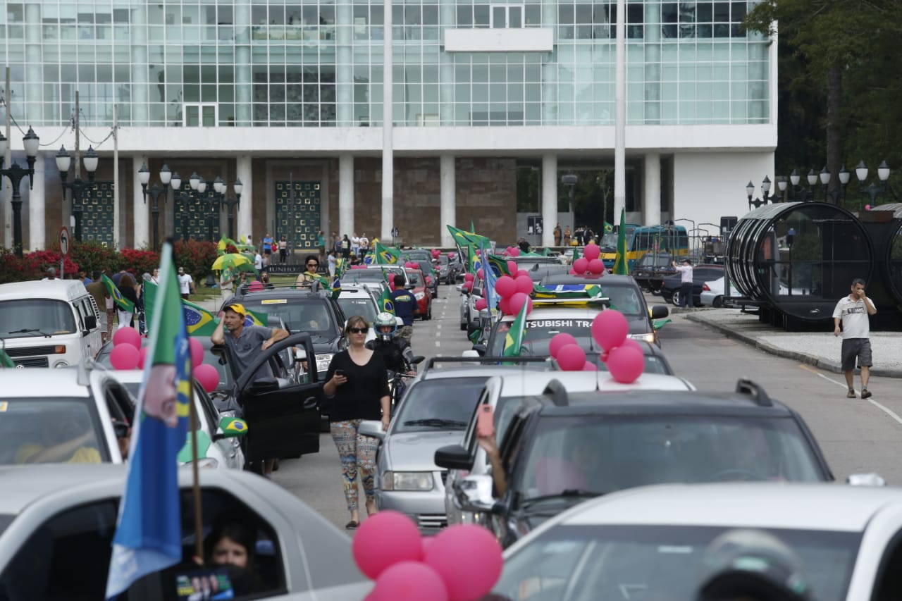 Estações Palácio Iguaçu e Assembleia estão desativadas neste domingo. | Lineu Filho / Tribuna do Paraná