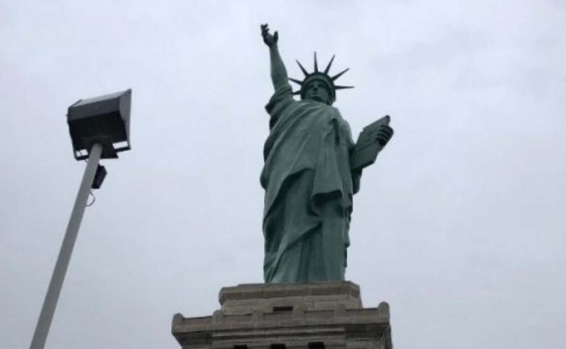 Estátua ficou sem a sua icônica tocha | Portal O Bemdito/Colaboração