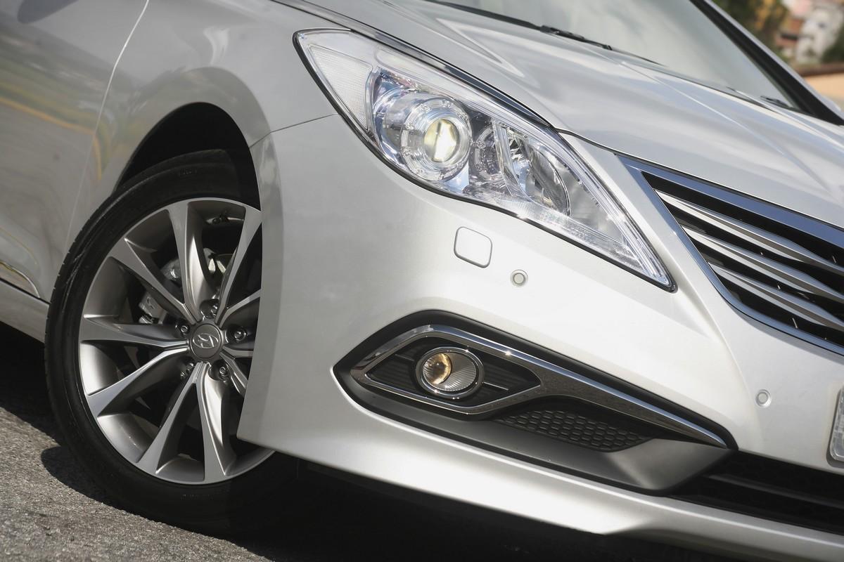 As vendas fracas, aliadas à forte concorrência no segmento, motivaram a marca a tirar do mercado o sedã médio Azera. | Hyundai / Divulgação