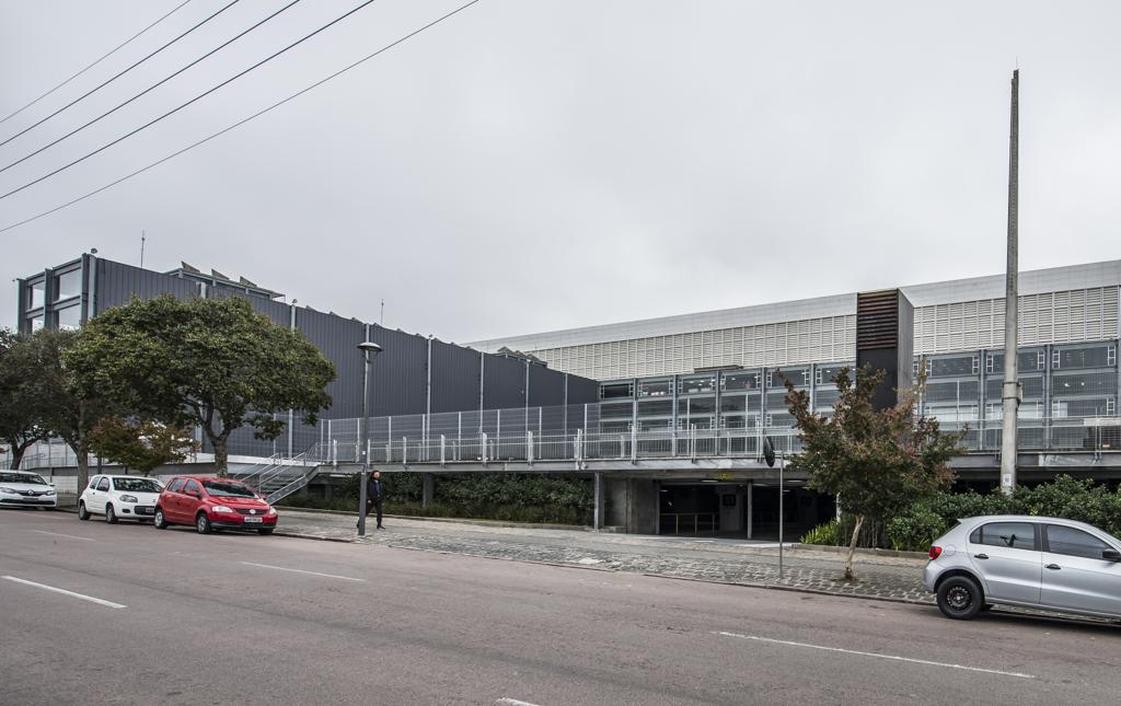 Ao fundo, à esquerda, o prédio anexo à Arena envolvido na questão da prefeitura e do Atlético. | Leticia Akemi/Gazeta do Povo