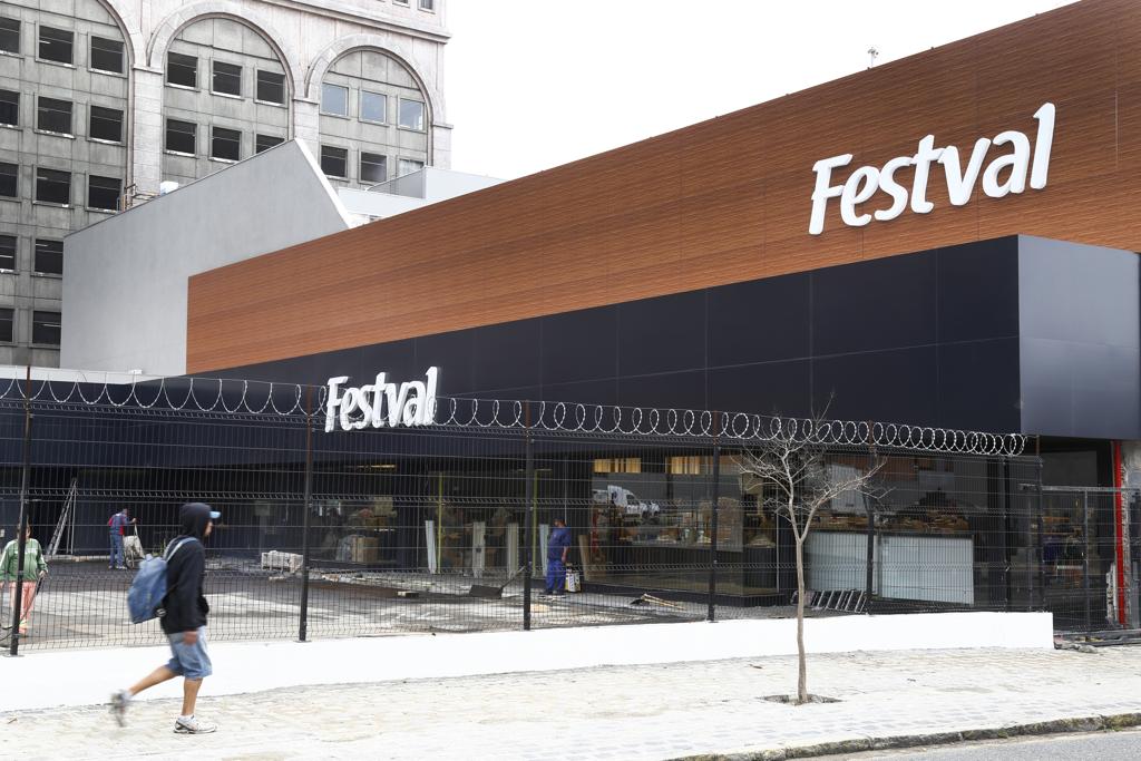 Festval Rebouças fica no mesmo endereço do antigo Mercadorama na Avenida Silva Jardim. | Aniele Nascimento/Gazeta do Povo