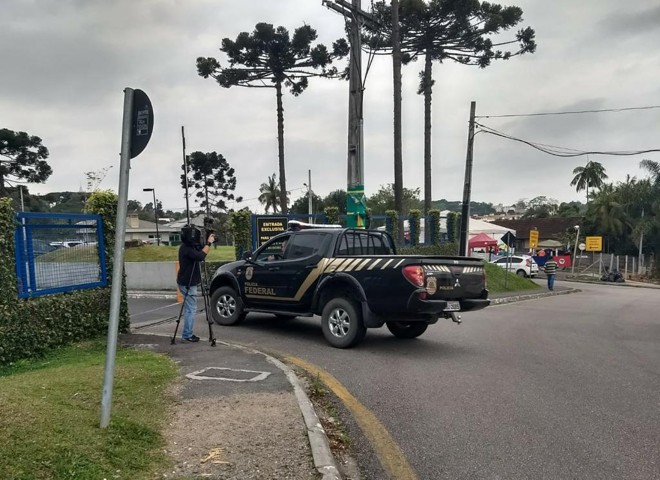 Policiais que participaram da ação voltam à sede da polícia Federal | Aniele Nascimento /Gazeta do Povo