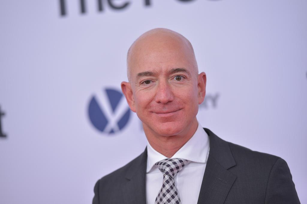 Jeff Bezos, CEO da Amazon, deve estar rindo à toa nesta terça (4). | MANDEL NGAN/AFP