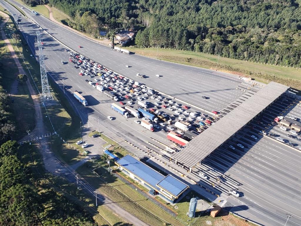 BR-376, em São José dos Pinhais, já registrava fila nesta tarde | Divulgação/PRF