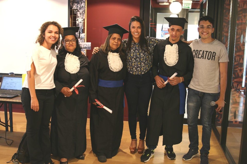Após cinco meses de aula, alunos ganharam uma cerimônia de formatura, com direito a beca | Cortesia/We Work Paulista