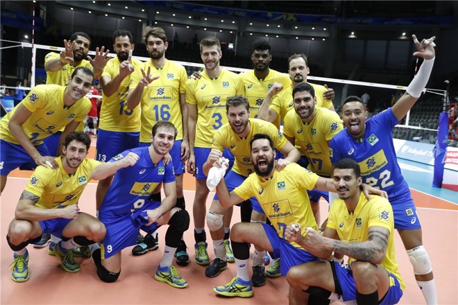Pró-Bolsonaro: foto da seleção brasileira após a vitória sobre a França foi postada nas redes sociais. | FIVB/Divulgação