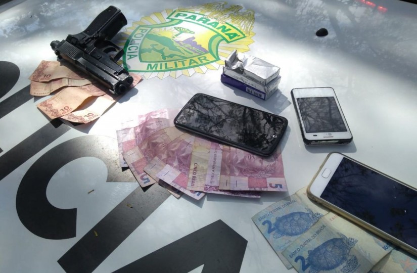 Foram recuperados celulares e um pouco de dinheiro. | Gerson Klaina/Tribuna do Paraná