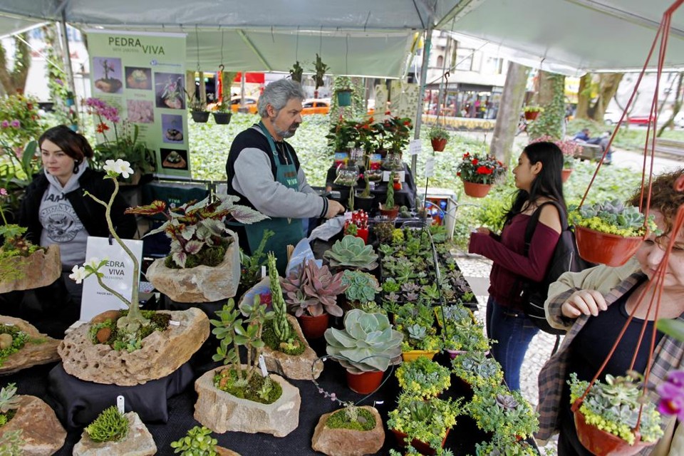 As feiras oferecem diversos produtos inspirados na criançada e na estação das flores | Antônio More/Gazeta do Povo