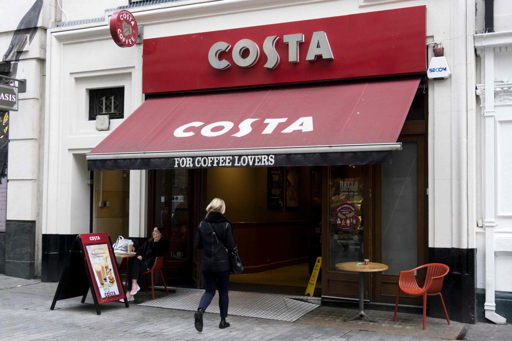 A rede Costa foi fundada em 1971 e é a principal rival da Starbucks na Europa. | JUSTIN TALLIS/AFP