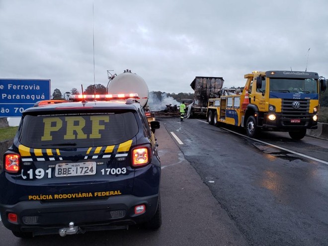 Fuga do presídio de Piraquara: PRF atende ocorrência de caminhões incendiados na ação dos criminosos. |