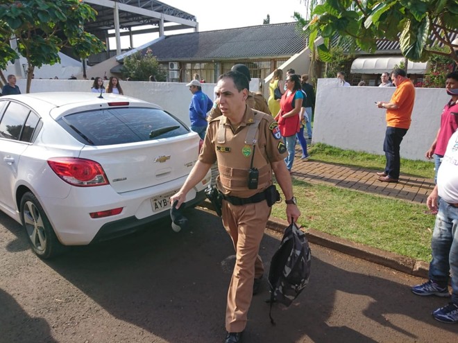 Polícia Militar deixa colégio de Medianeira com mochila de aluno que atirou em colegas | Guia Medianeira/Colaboração