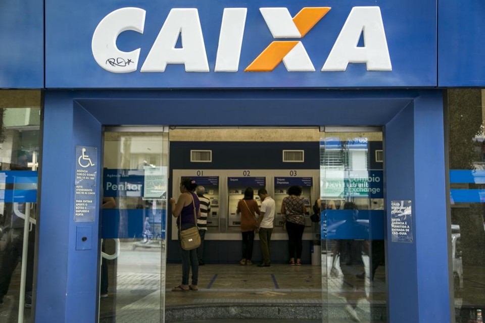 As empresas que desejarem oferecer o consignado com FGTS como garantia para os empregados já podem procurar a Caixa para assinar um convênio para isso. | Marcelo Andrade/Gazeta do Povo