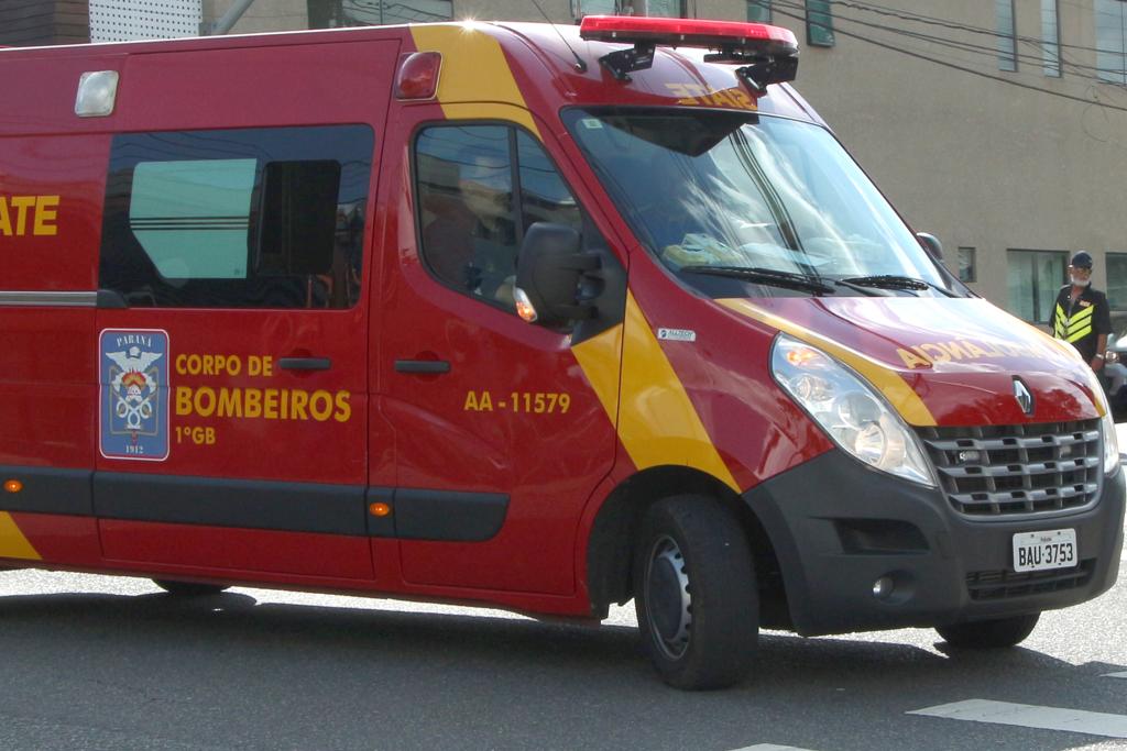 Três viaturas do Siate atenderam a ocorrência na divisa entre Rio Branco do Sul e Almirante Tamandaré. | Atila Alberti/Tribuna do Parana