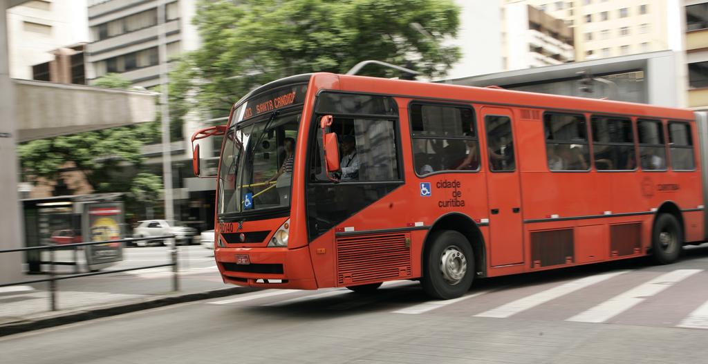 É o segundo atropelamento por biarticulado nesta segunda-feira | Antônio More
/Gazeta do Povo/Arquivo