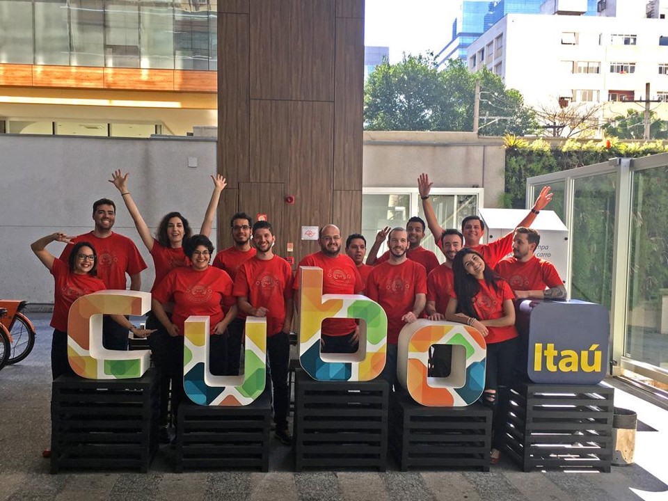 Equipe da Omnize quando completou um ano trabalhando na antiga sede do Cubo Itaú. Startup já se mudou para nova sede | Divulgação/