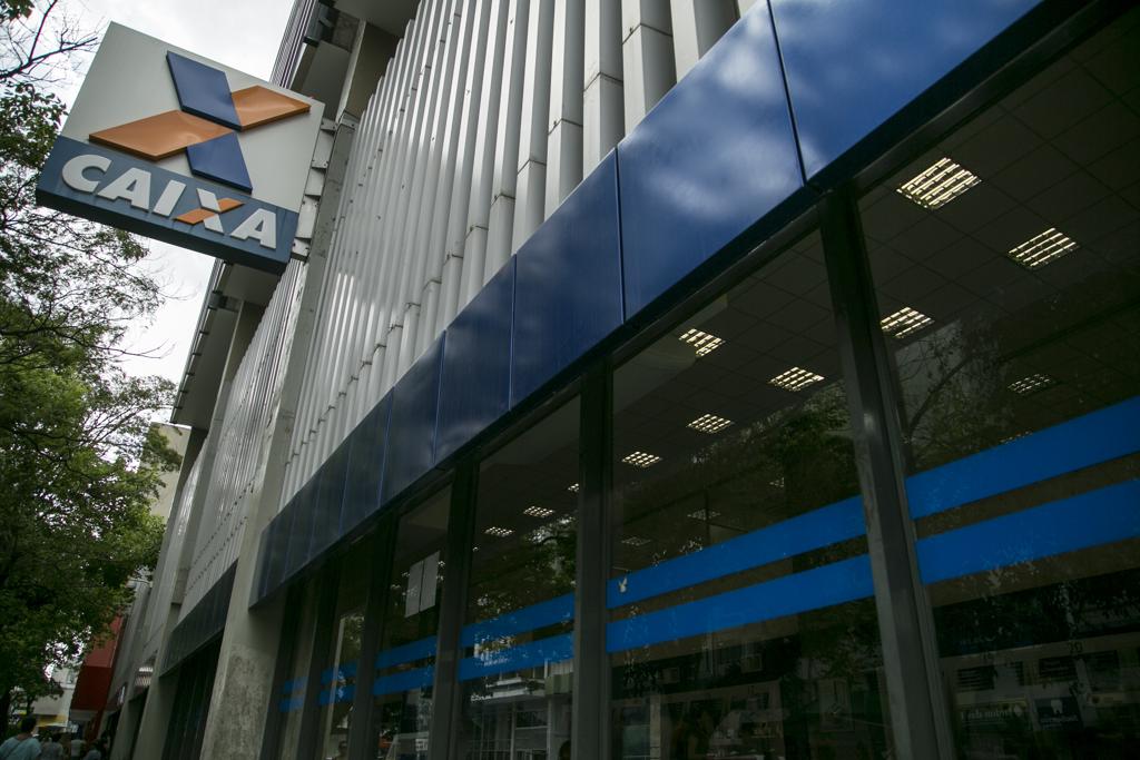 Agência da Caixa no centro de Curitiba. | Marcelo Andrade/Gazeta do Povo