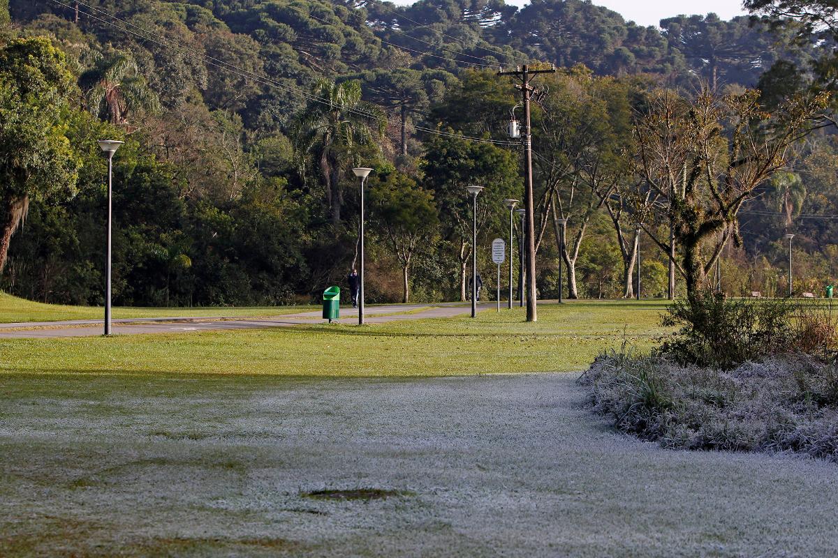 O acidente acontece às 04h03 da manhã e a estrada foi liberada às 7 da manhã deste sábado (22) | Antônio MoreGazeta do Povo