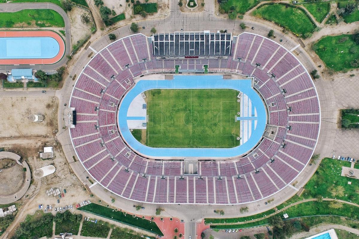 Vista aérea do Estádio Nacional do Chile, que foi usado como prisão política em 1973 | Unsplash