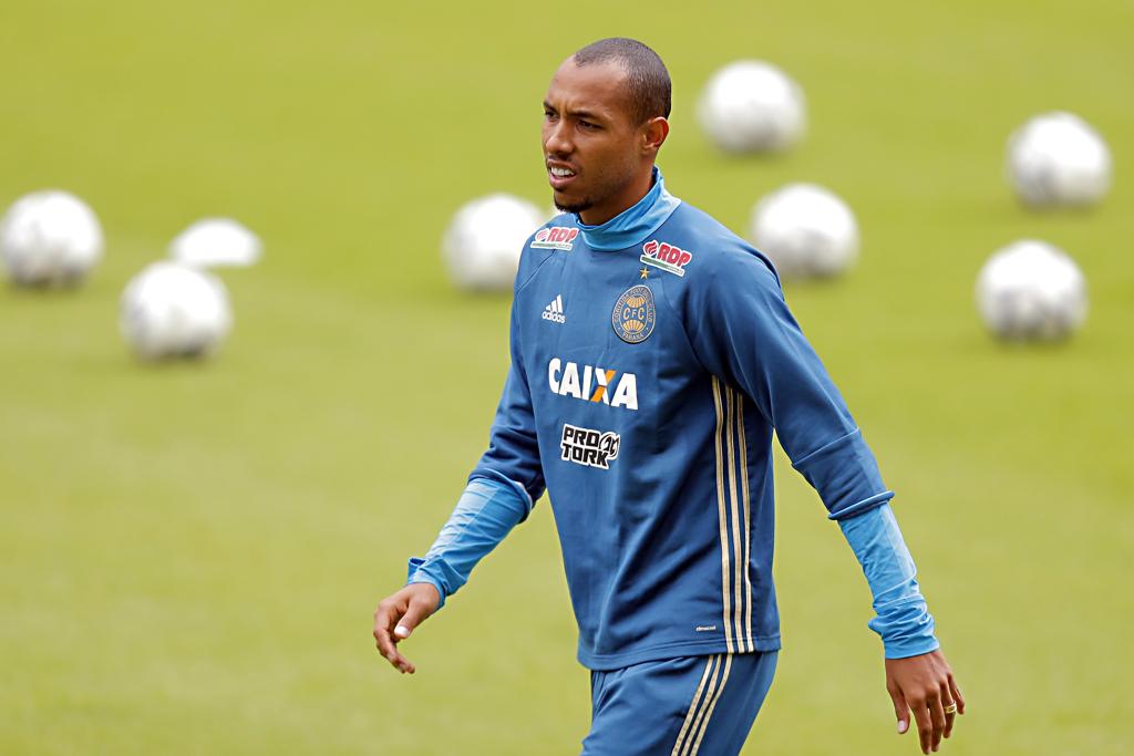Alan Costa voltou ao time do Coritiba na vitória sobre o Avaí pela Série B | Albari Rosa/Gazeta do Povo