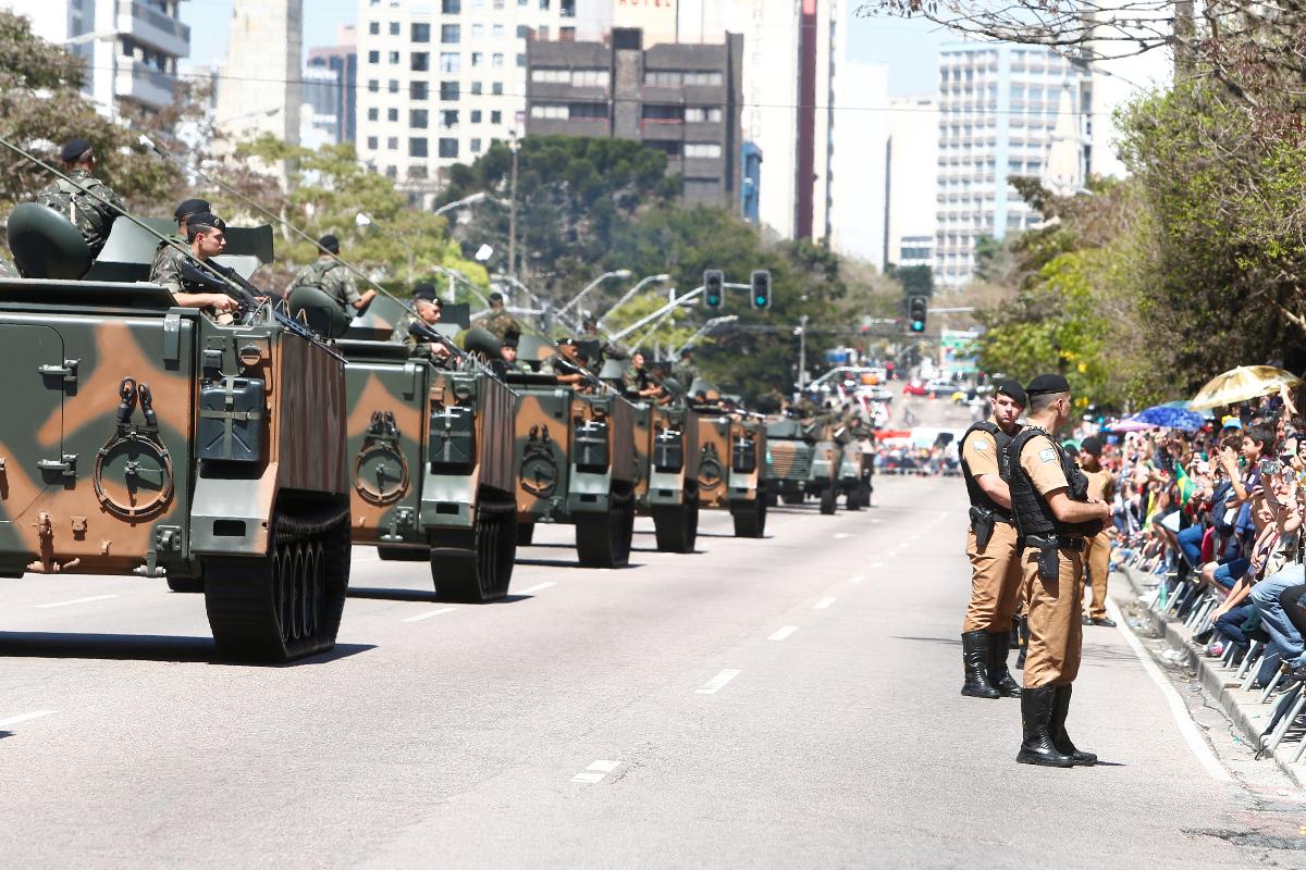 Militares participam de desfile em Curitiba (PR). Imagem ilustrativa. | Aniele Nascimento/
Gazeta do Povo/Arquivo