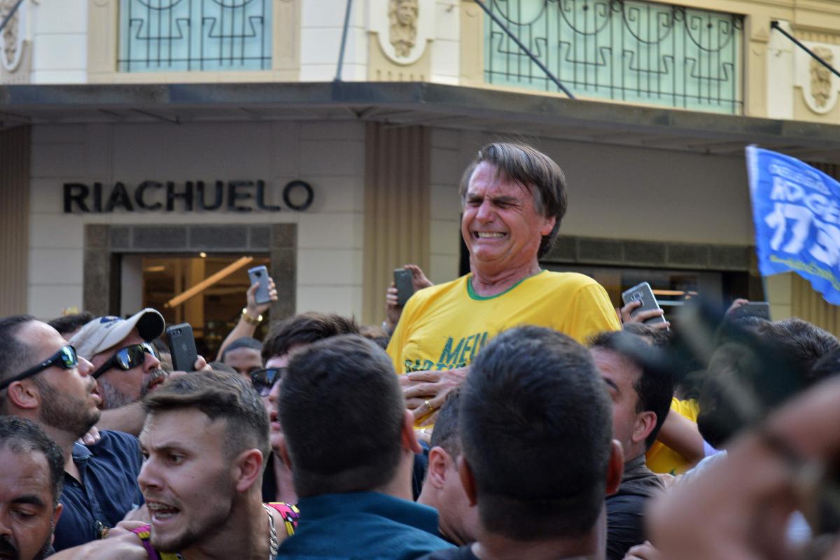 Bolsonaro reage após ser esfaqueado em Juiz de Fora | RAYSA LEITE/AFP