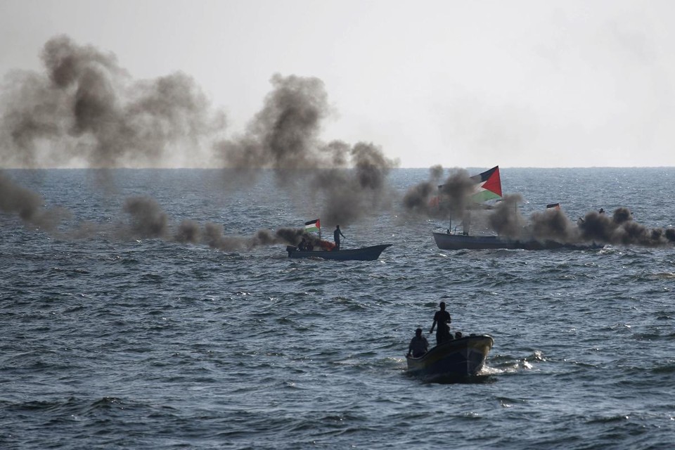 Palestinos protestam contra bloqueio israelense no Litoral Norte da Faixa de Gaza | SAID KHATIB/AFP