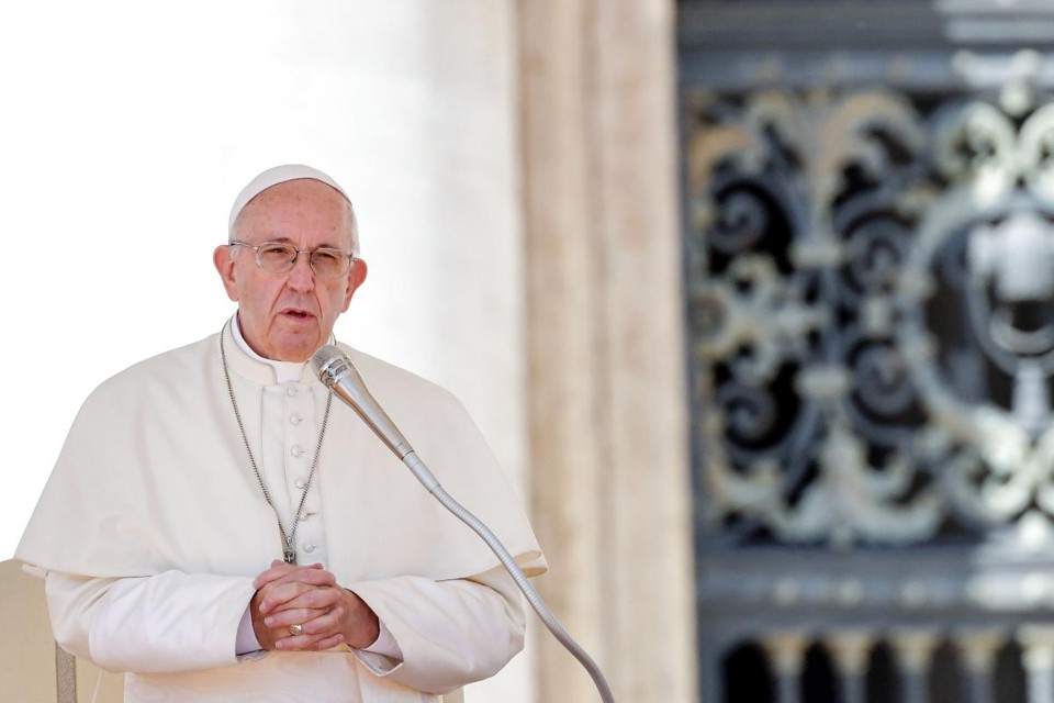 Papa Francisco fala durante a audiência geral das quartas-feiras na praça de São Pedro, no Vaticano | TIZIANA FABI/AFP