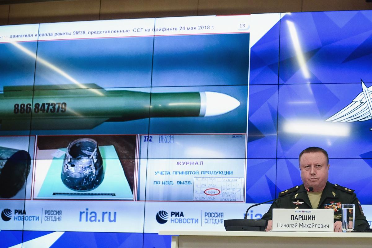 O porta-voz do Ministério da Defesa da Rússia, major-general Igor Konashenkov, em coletiva de imprensa nesta segunda-feira (17), em Moscou | VASILY MAXIMOV/AFP